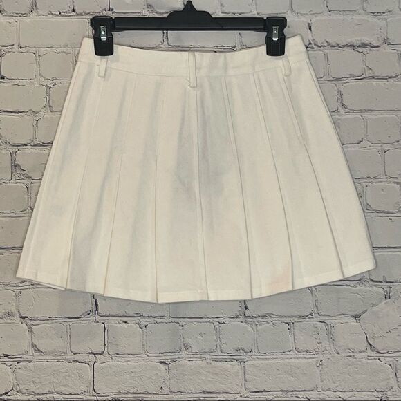 Le Lis Pleated Denim Mini Skirt - Picture 6 of 8